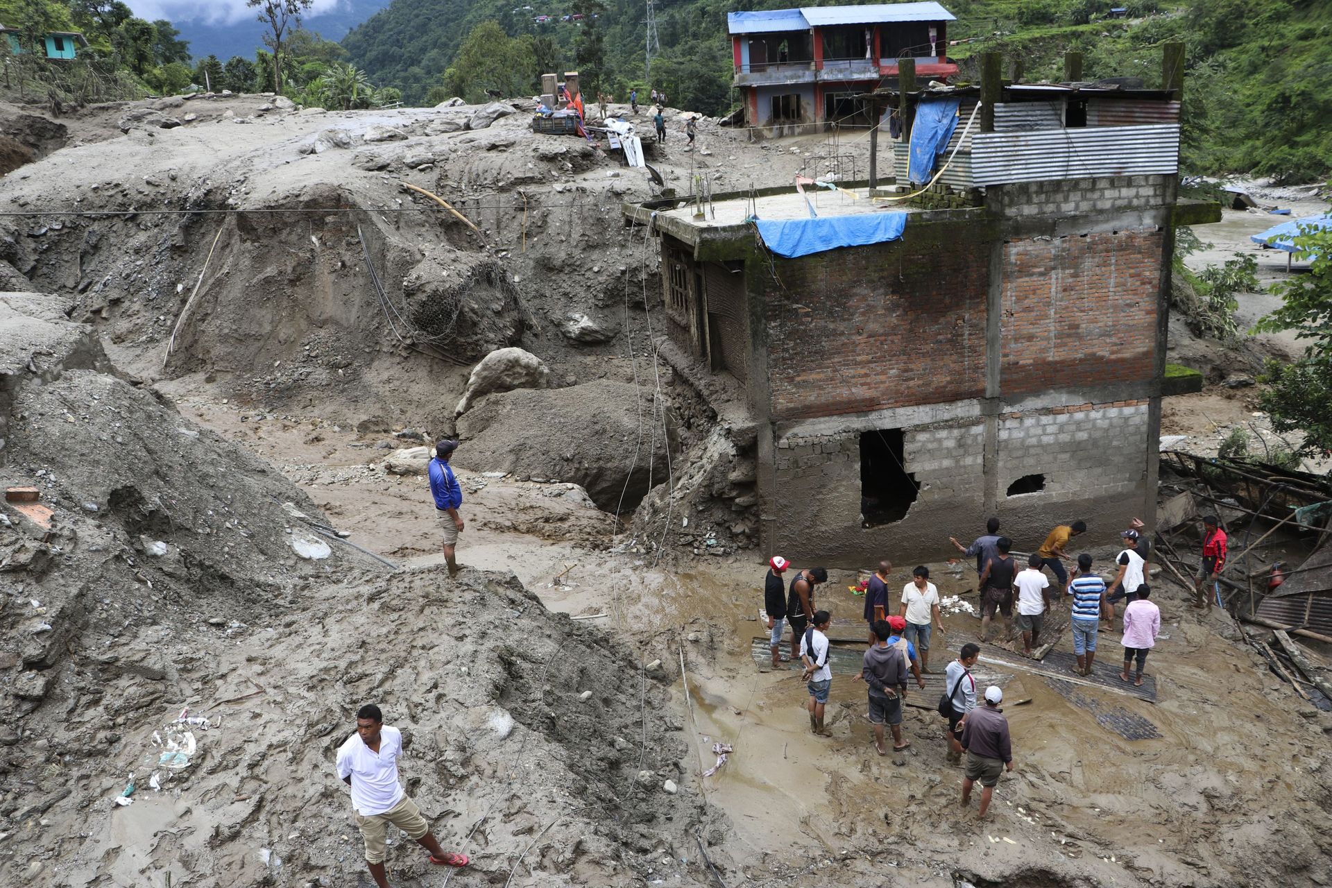 Népal : Inondations Et Glissements De Terrain Provoquent La Mort De ...