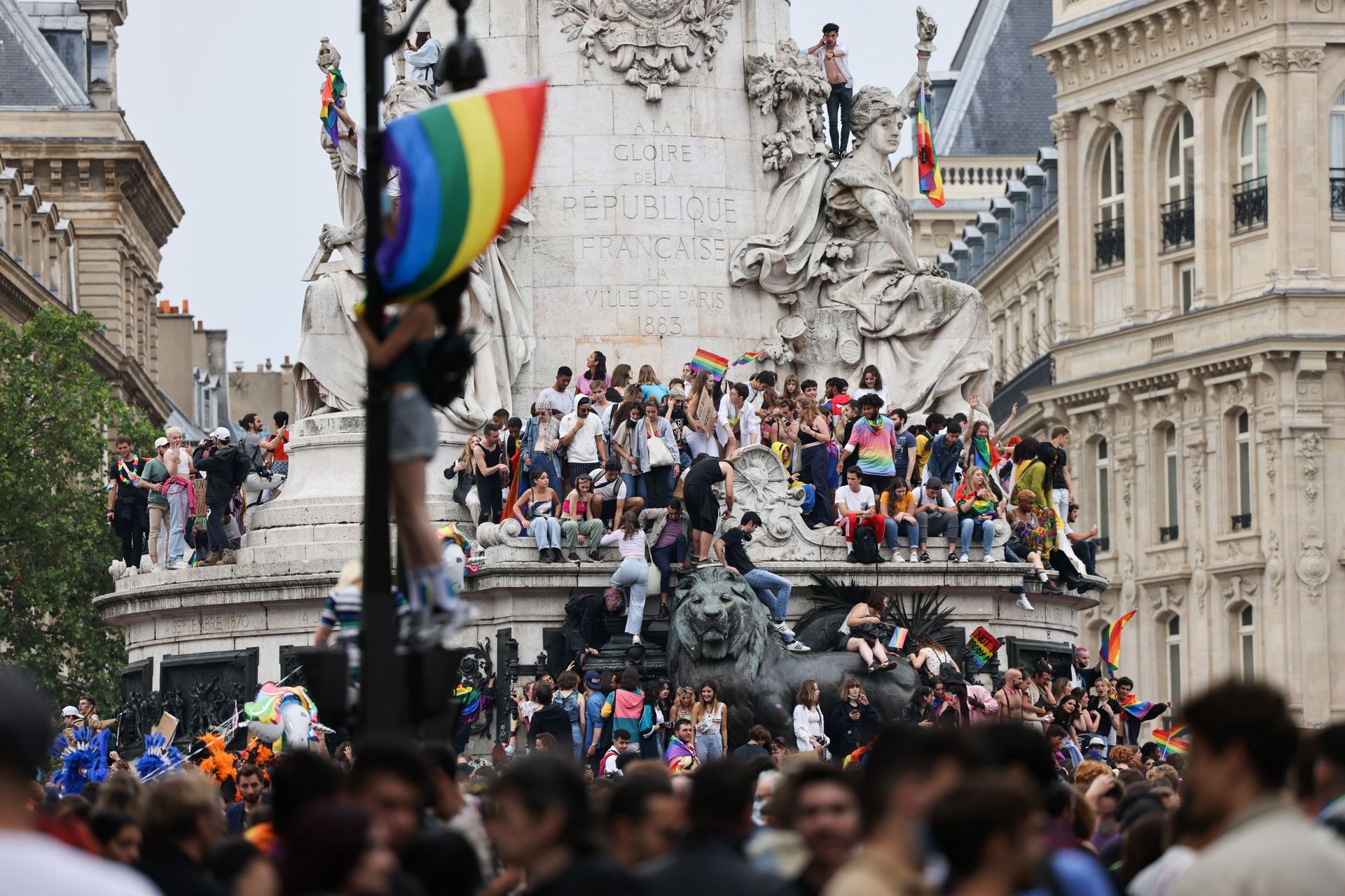 Une "marche des fiertés" rassemble 30.000 personnes près de Paris