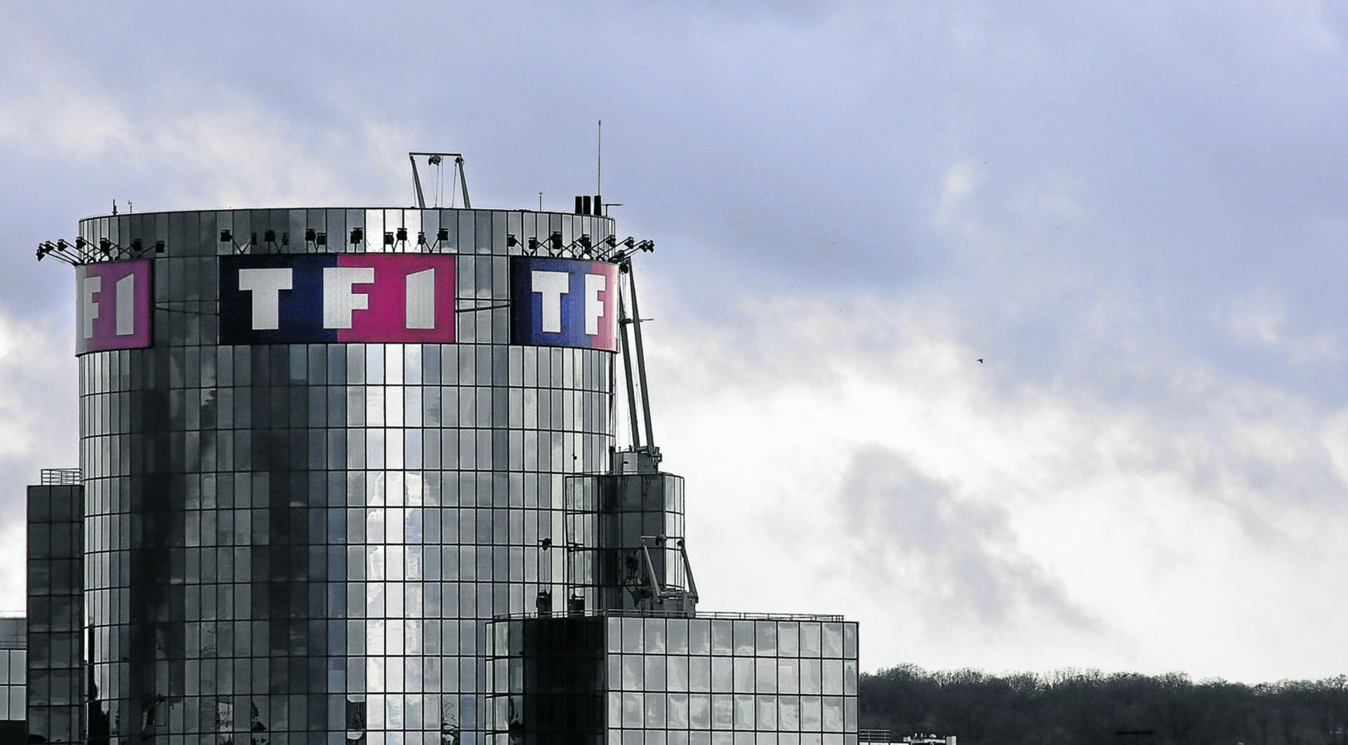 Plus Belle La Vie Racheté Par Tf1 Guerre des médias: TF1 rachète "Plus belle la vie"