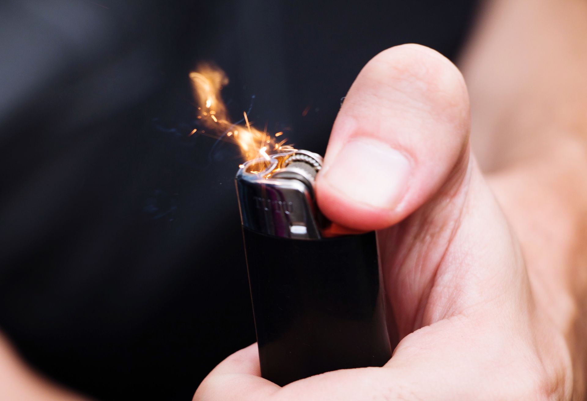 Comment Allumer Une Cigarette Sans Briquet Coronavirus : ces objets du quotidien peuvent aussi vous contaminer