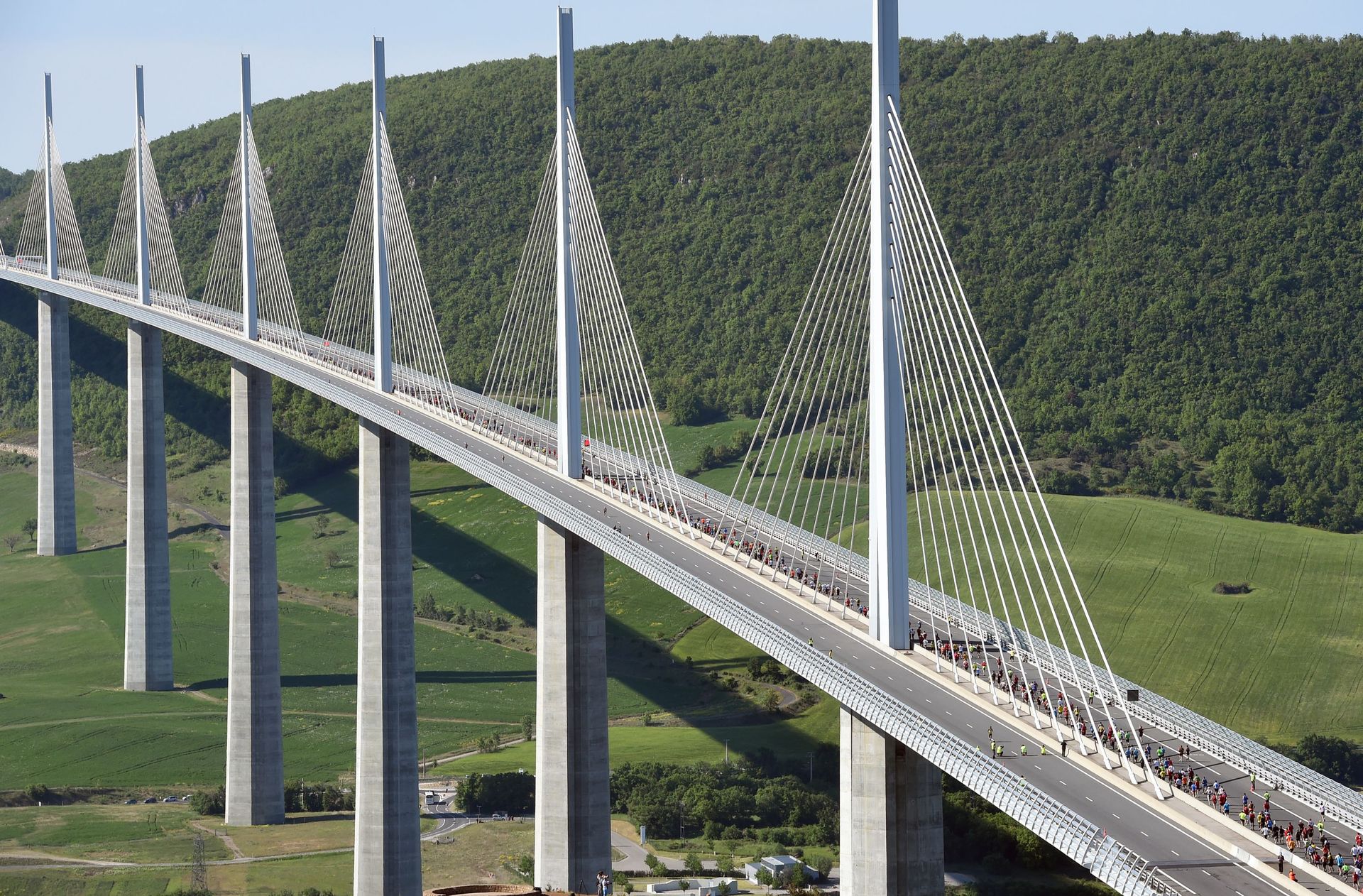 Qui A Construit Le Viaduc De Millau