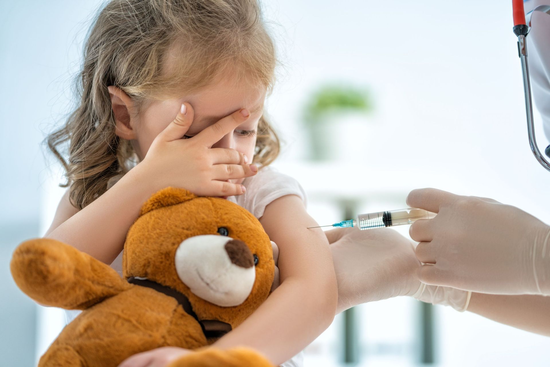 la france elargit la vaccination des 5 11 ans aux enfants fragiles et a ceux qui cotoient des personnes a risque