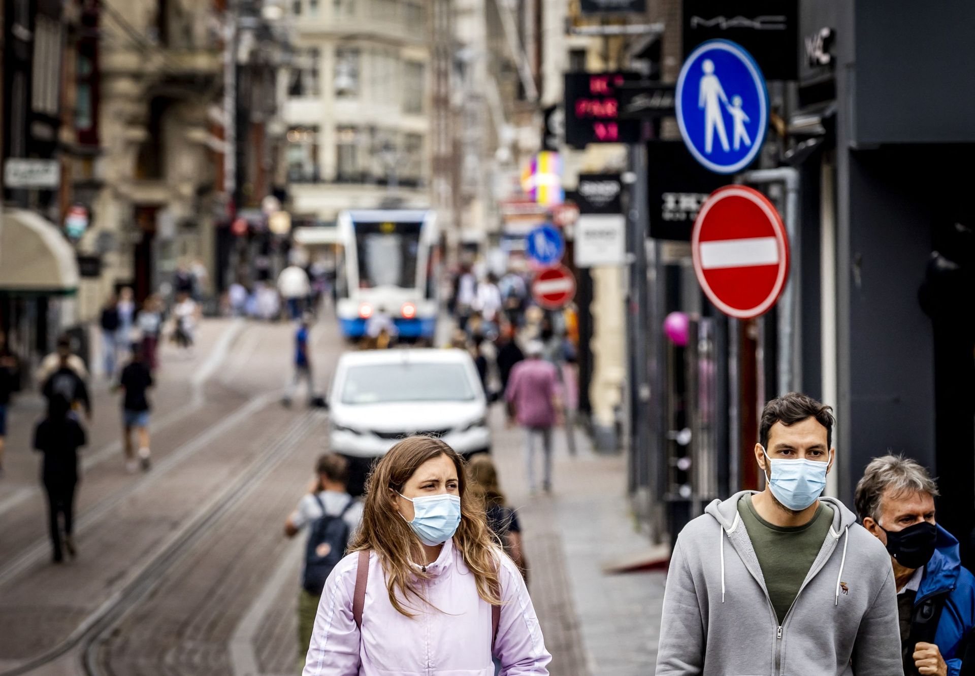 Coronavirus Aux Pays Bas Le Nombre De Tests Positifs A Double En Une Semaine Aux Pays Bas