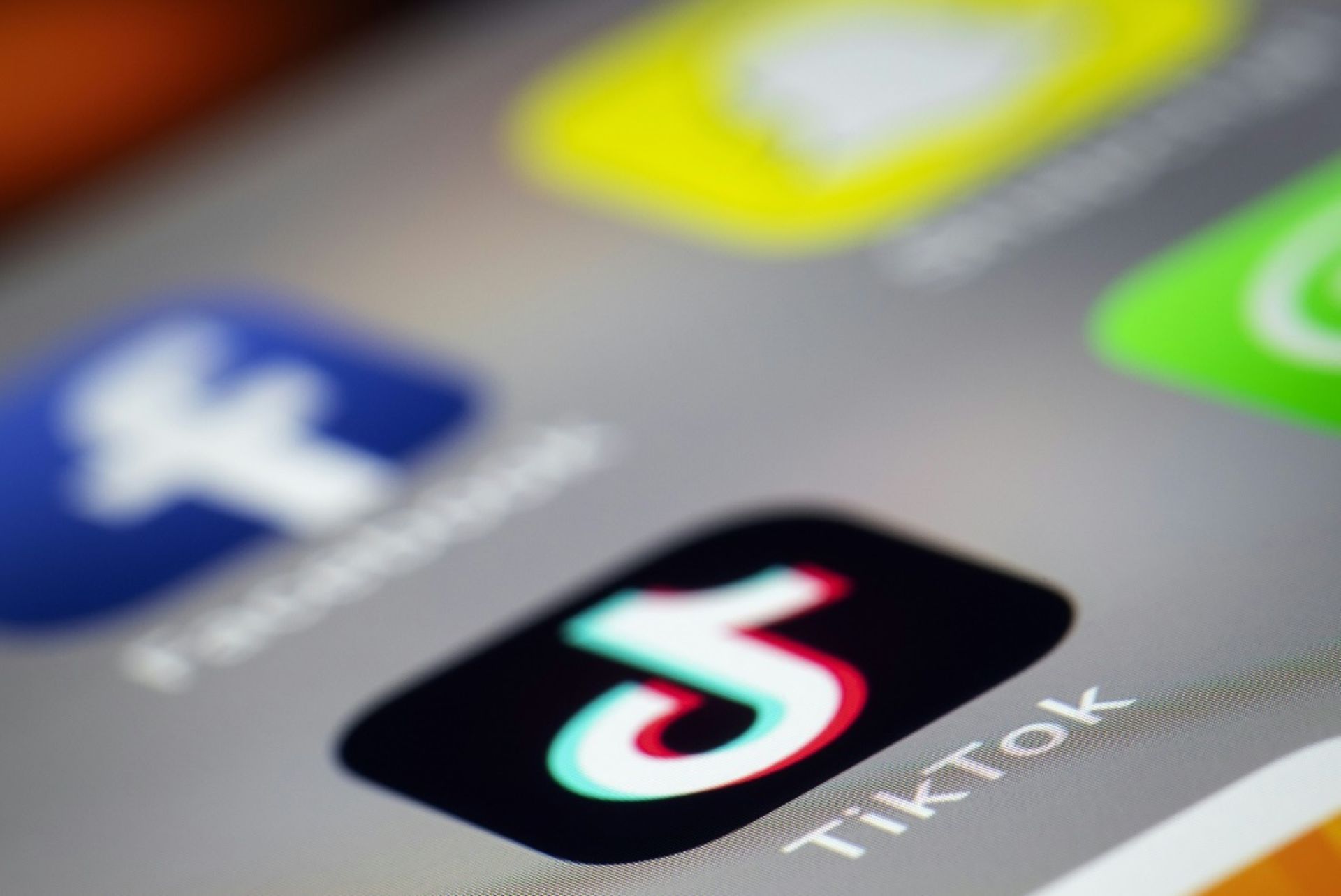 l application tiktok accusee de transferer un grand volume de donnees et de les stocker en chine