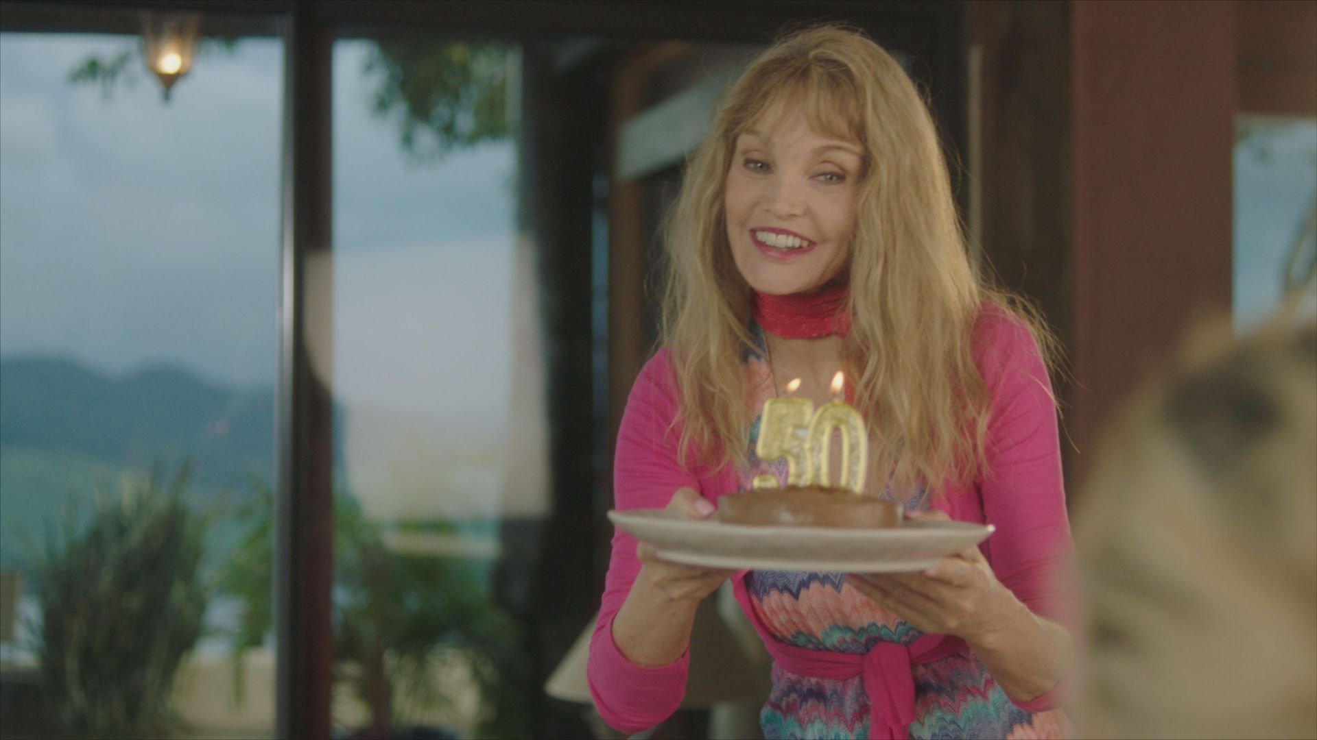 trop jeune pour moi un telefilm inedit tourne a l ile maurice avec helene de fougerolles