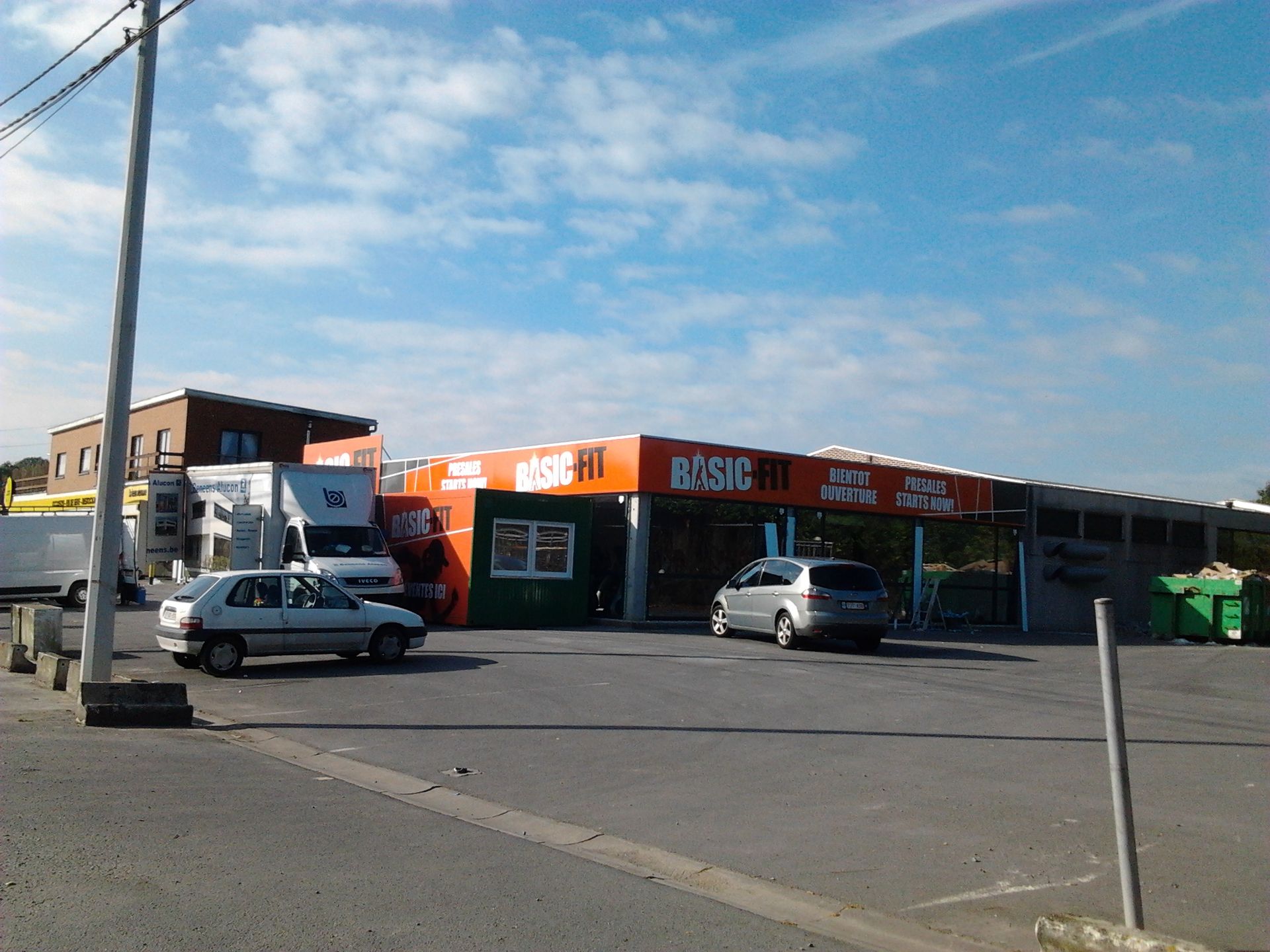 Basic Fit Avenue De La Reine Une chaîne de salles de sport débarque en force à Mons, la concurrence  grogne