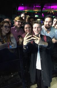 Eliot et des fans en Espagne Eliot et des fans en Espagne