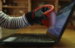 Certains adolescents sont victimes d’attaques répétées sur la toile Certains adolescents sont victimes d’attaques répétées sur la toile