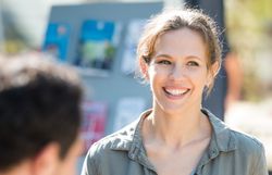 Demain nous appartient : Lorie Pester s'absente pour retourner à la musique Demain nous appartient : Lorie Pester s'absente pour retourner à la musique