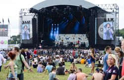 Le Festival de Dour a quelque chose à fêter, et ça se passe sur la RTBF ! Le Festival de Dour a quelque chose à fêter, et ça se passe sur la RTBF !