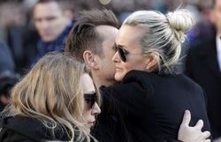 Laeticia Hallyday sort du silence ! Laeticia Hallyday sort du silence !