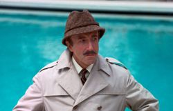 Peter Sellers, l’un des plus grands acteurs comiques de sa génération, dans le rôle de l'inspecteur parisien Jacques Clouseau dans "Le retour de la Panthère rose" Peter Sellers, l’un des plus grands acteurs comiques de sa génération, dans le rôle de l'inspecteur parisien Jacques Clouseau dans "Le retour de la Panthère rose"