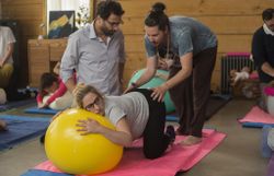 Joséphine s'arrondit : thérapie contre le stress de la grossesse par Marilou Berry Joséphine s'arrondit : thérapie contre le stress de la grossesse par Marilou Berry