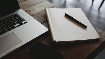Pour les minimalistes, avoir moins d'objets permet de mieux se concentrer sur l'essentiel. Pour les minimalistes, avoir moins d'objets permet de mieux se concentrer sur l'essentiel.