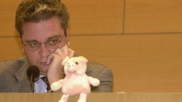 L'état de santé du Prince Laurent s'améliore, il a ouvert les yeux