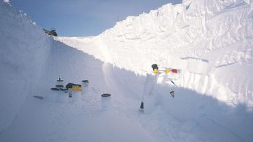 Collecting micromtorites in Central Antarctic regions, defrosting Dme C. Collecting micromtorites in Central Antarctic regions, defrosting Dme C.