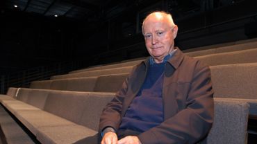 Edward Bond s'est fait connaître avec des pièces violentes, qui bousculaient alors le théâtre britannique ("Sauvés" en 1965 avait fait scandale)