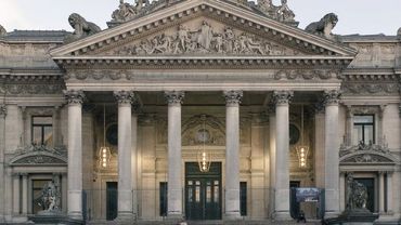 Bruxelles La Transformation De La Bourse En Temple De La Biere A Debute