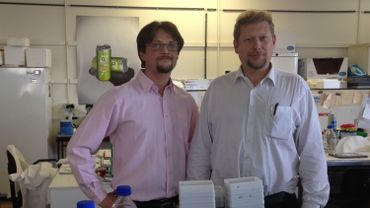 Le docteur Pierre Sonveaux (à droite) avec l'un de ses collaborateurs