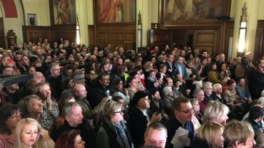 Une foule importante a assisté à l'installation du nouveau conseil communal carolo Une foule importante a assisté à l'installation du nouveau conseil communal carolo