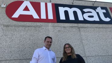 Allmat, la nouvelle marque des 13 enseignes qui ont quitté la coopérative Bigmat. A leur tête, Arnaud et Amélie Body. Ils ont repris l'entreprise familiale depuis deux ans et veulent créer à terme le mini-Amazon pour les matériaux de construction de qualité Allmat, la nouvelle marque des 13 enseignes qui ont quitté la coopérative Bigmat. A leur tête, Arnaud et Amélie Body. Ils ont repris l'entreprise familiale depuis deux ans et veulent créer à terme le mini-Amazon pour les matériaux de construction de qualité