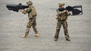 Mais Que Sont Ces Imposantes Armes Tenues Par Des Militaires Lors Du Defile Du 14 Juillet