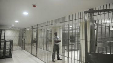 Agee De 91 Ans Elle Reste Enfermee 23 Heures Dans La Salle Des Coffres