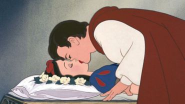 Blanche Neige Et Le Consentement On Vous Conte L Histoire De La Polemique Depuis Le Debut