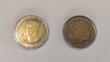 Meme Taille Meme Couleur Que Celle De Deux Euros Mefiez Vous De