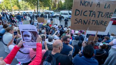 Bruxelles La Police Disperse Une Manifestation De Protestation Contre Les Mesures Sanitaires