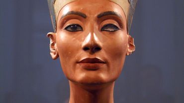 Nefertiti Femme De Pouvoir De Revolution Et De Passion