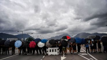 Hong Kong: les manifestants tentent de bloquer l'accès de l'aéroport