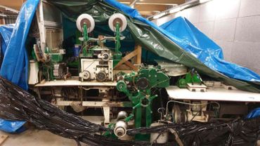 La machine à fabriquer les cigarettes contrefaites La machine à fabriquer les cigarettes contrefaites