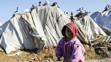 Un enfant syrien dans le camp de déplacés d'Abou Al-Khashab, dans la province de Deir Ezzor, le 10 janvier 2019 Un enfant syrien dans le camp de déplacés d'Abou Al-Khashab, dans la province de Deir Ezzor, le 10 janvier 2019