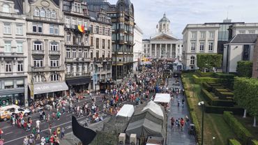 100 000 Personnes A Bruxelles Revivez Le Defile Troupes Apres Troupes Videos