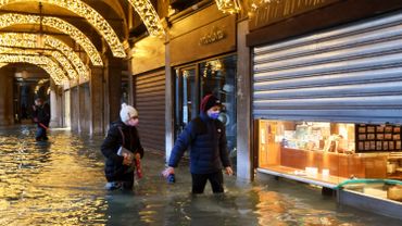 Italie Inoperant Le Systeme De Protection De Venise Laisse La Ville Sous Eaux