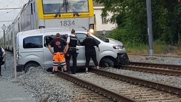 Accident Entre Un Train Et Une Voiture A Zele Le Conducteur