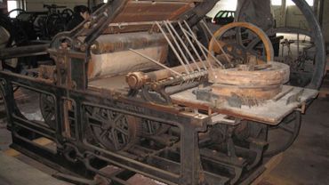 Une presse construite par la firme Jullien , elle date de 1900
