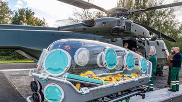 Transferts De Patients Un Helicoptere Militaire De La Base De Beauvechain Est Pret A Decoller Pour Soulager Les Hopitaux Satures