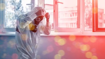 Si le SARS-CoV-2 peut effectivement se combiner avec les particules de type PM10, le niveau de confinement des personnes devrait etre réévalué car le coronavirus pourrait se propager dans l'air.