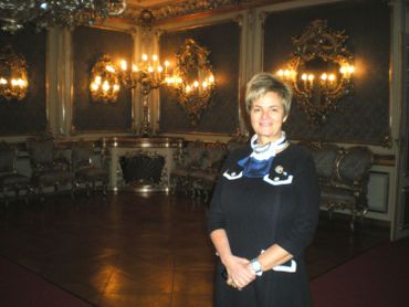La Princesse Gloria pose dans le salon d’Argent du château Saint Emmeram qui compte environ 500 pièces ! La Princesse Gloria pose dans le salon d’Argent du château Saint Emmeram qui compte environ 500 pièces !