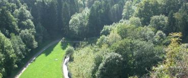 Trois cent septante-quatre hectares du domaine du château de Modave (qui en compte 450) sont classés " réserves naturelles ". Trois cent septante-quatre hectares du domaine du château de Modave (qui en compte 450) sont classés " réserves naturelles ".