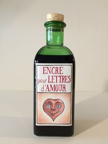 Un "Petit Musée Temporaire de la Grande Droguerie Poétique" Un "Petit Musée Temporaire de la Grande Droguerie Poétique"