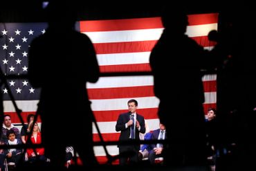 Gay, chrétien et vétéran d'Afghanistan, qui est Pete Buttigieg, le candidat démocrate anti-Trump Gay, chrétien et vétéran d'Afghanistan, qui est Pete Buttigieg, le candidat démocrate anti-Trump