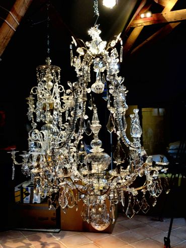 Restaurations et rééditions des lustres en verre du XVIIème, XVIIIème et début du XIXème siècle Restaurations et rééditions des lustres en verre du XVIIème, XVIIIème et début du XIXème siècle