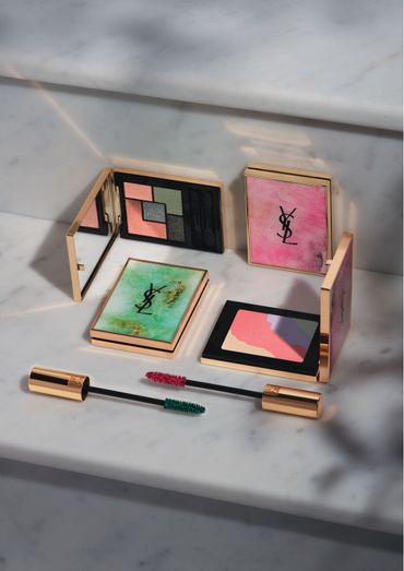 Les deux palettes collector - Couture Palette et Face Palette - de la collection "Boho Stones" d'Yves Saint Laurent, ainsi que les deux nouvelles teintes du "Mascara Volume Effet Faux Cils".
Les deux palettes collector - Couture Palette et Face Palette - de la collection "Boho Stones" d'Yves Saint Laurent, ainsi que les deux nouvelles teintes du "Mascara Volume Effet Faux Cils".