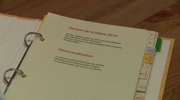 Ines (nom d'emprunt) a initié sa procédure d'adoption il y a plusieurs années, comme on peut le constater sur sa brochure d'informations. Ines (nom d'emprunt) a initié sa procédure d'adoption il y a plusieurs années, comme on peut le constater sur sa brochure d'informations.