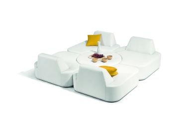 L'ensemble "Moon Island" de chez Manutti. L'ensemble "Moon Island" de chez Manutti.