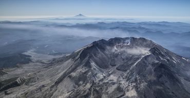 Le cratère qui a remplacé le sommet du Mont Saint Helens. Le cratère qui a remplacé le sommet du Mont Saint Helens.