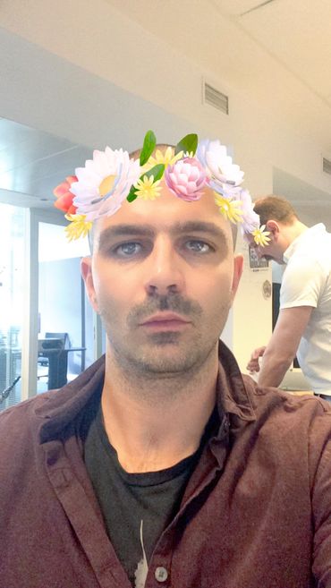 Sans forcément être votre meilleur atout virilité, la couronne de fleurs donne une certaine contenance. Non? Sans forcément être votre meilleur atout virilité, la couronne de fleurs donne une certaine contenance. Non?